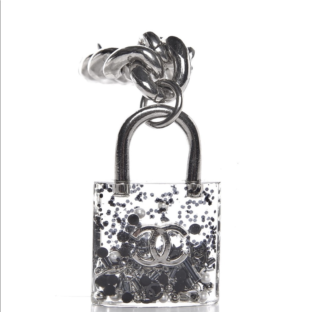 CHANEL Plexiglass Pearl
CC Padlock Bracelet Silver - Picture 7 of 7